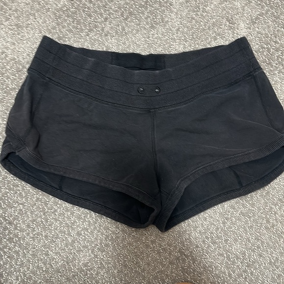 Size 8 Vintage lululemon shorts GUC - Picture 7 of 8